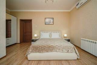 Отель Кристи Ессентуки Номер-студия с кроватью размера «king-size»-2